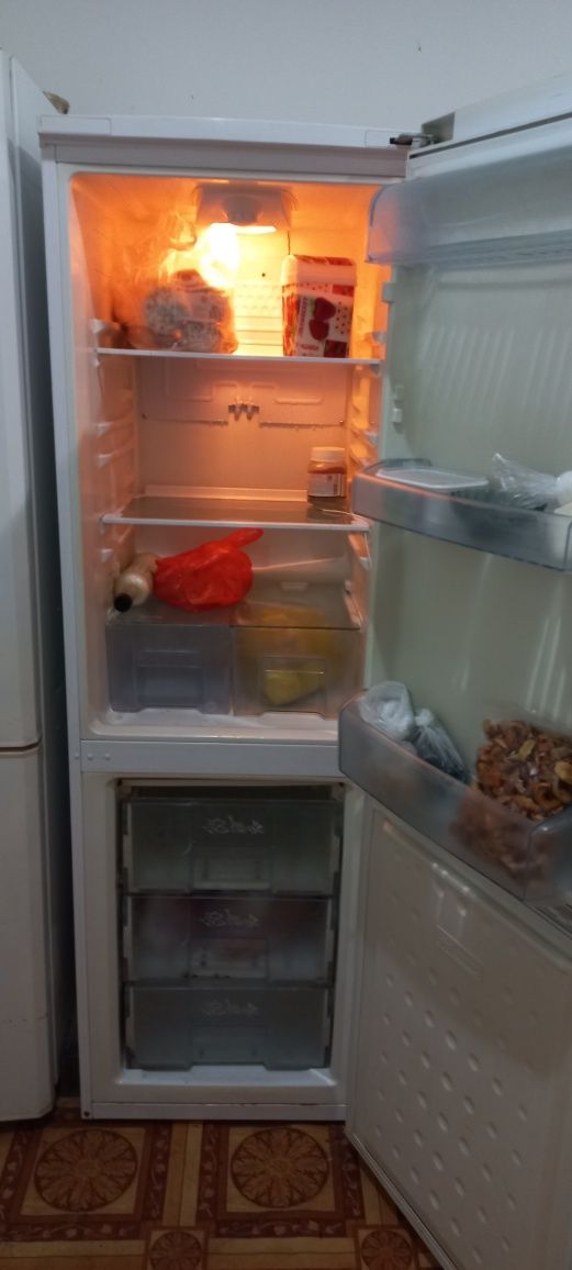 Продам б.у холодильник в отличном состоянии.