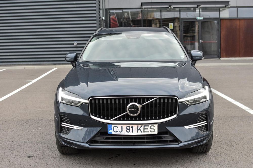 Volvo XC 60 Masina este imprcabila, atat estetic cat si functional!!