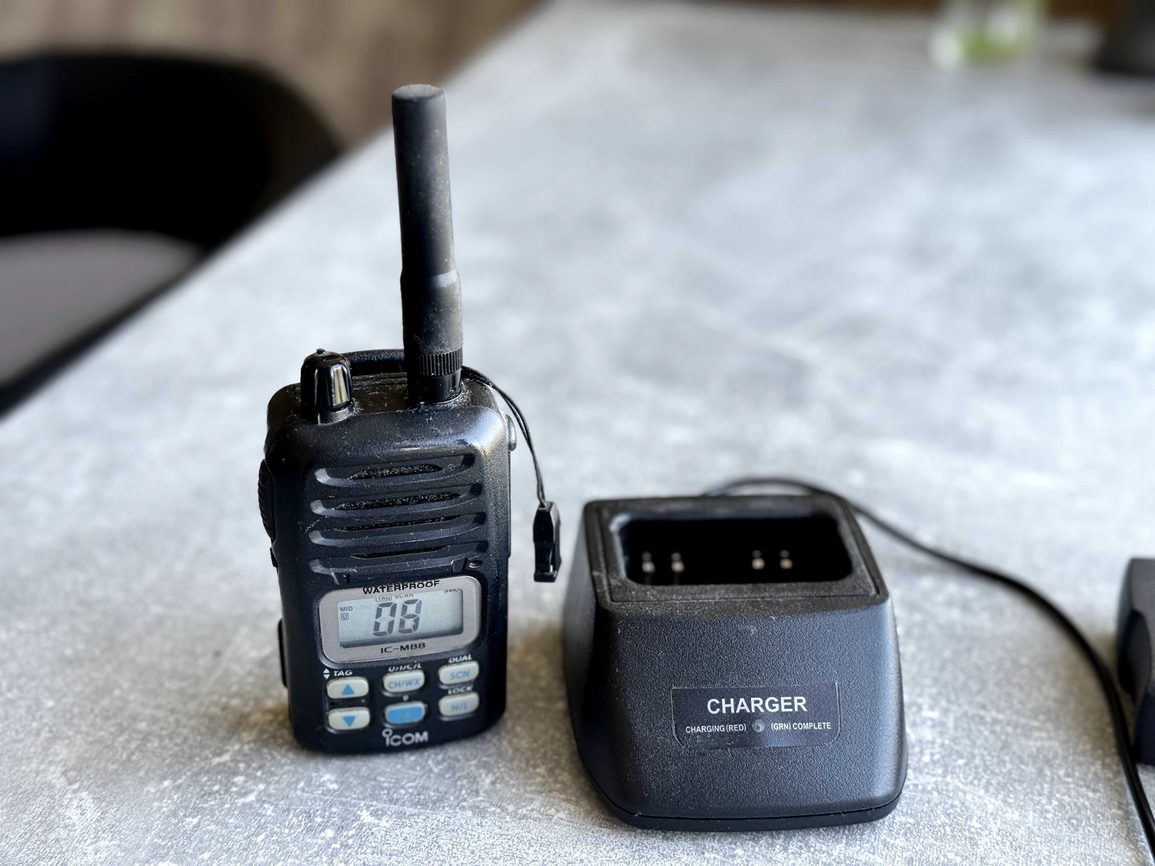 Морска / Речна преносима УКВ VHF радиостанция ICOM IC-M88