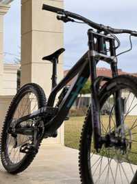 fullsuspension yt downhill bicicleta