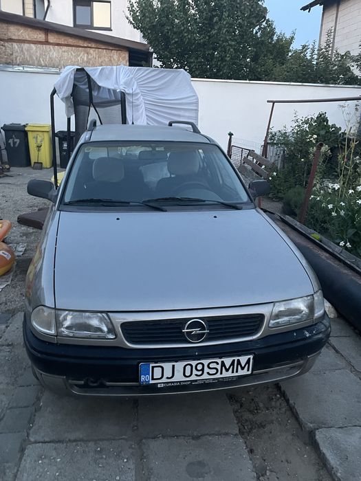 Vand opel astra caravan 1.6 benzina pentru rabla