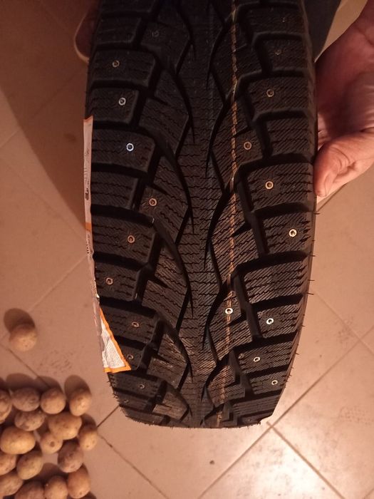 Продам зимние шины новые