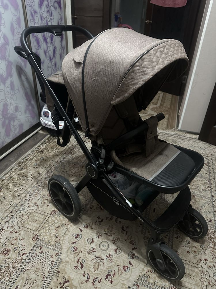 Продам коляску 2 в 1 имеется еще люлька для младенцев фирма Rent