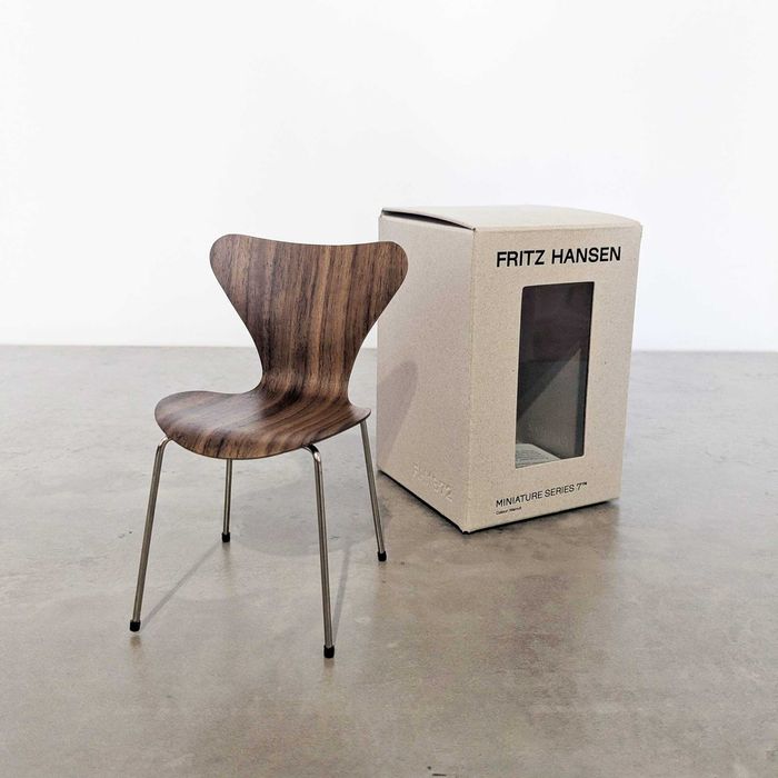 Scaun miniatura 1:6, Miniature Series 7 Walnut - Fritz Hansen