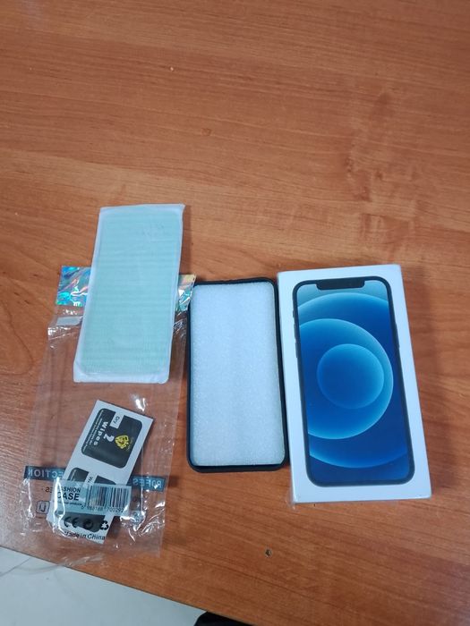 Продам Айфон 12 гб 64