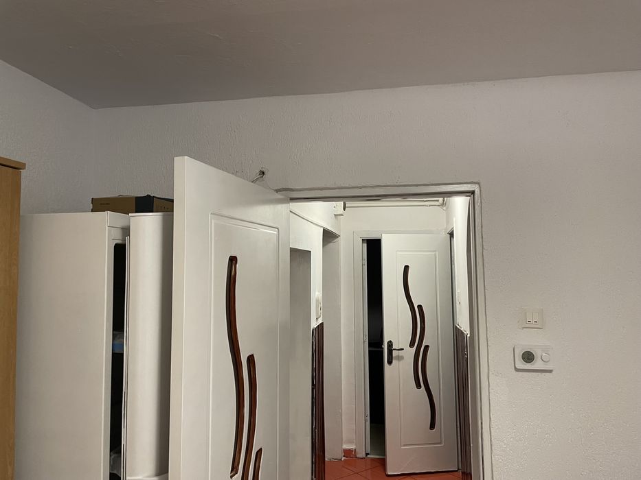 Vand Apartament 3 Camere Renovat ,  Utilat la cheie !!!