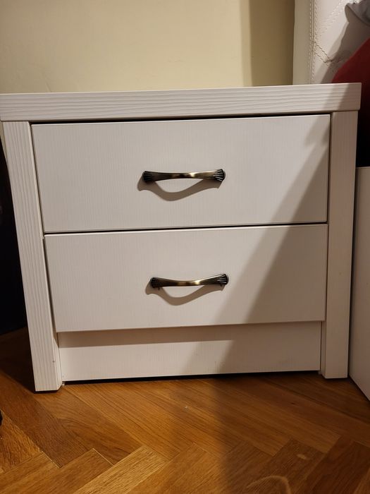 Mobilier dormitor- dulapuri turn+ rafturi+ 2 noptiere