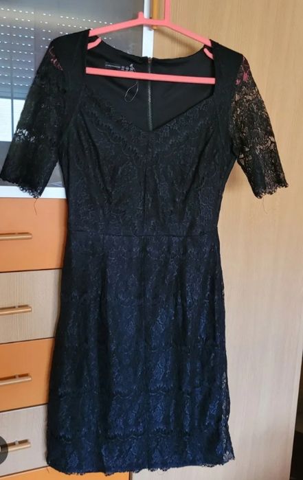 Продам гипюровые платья в двух расцветках.