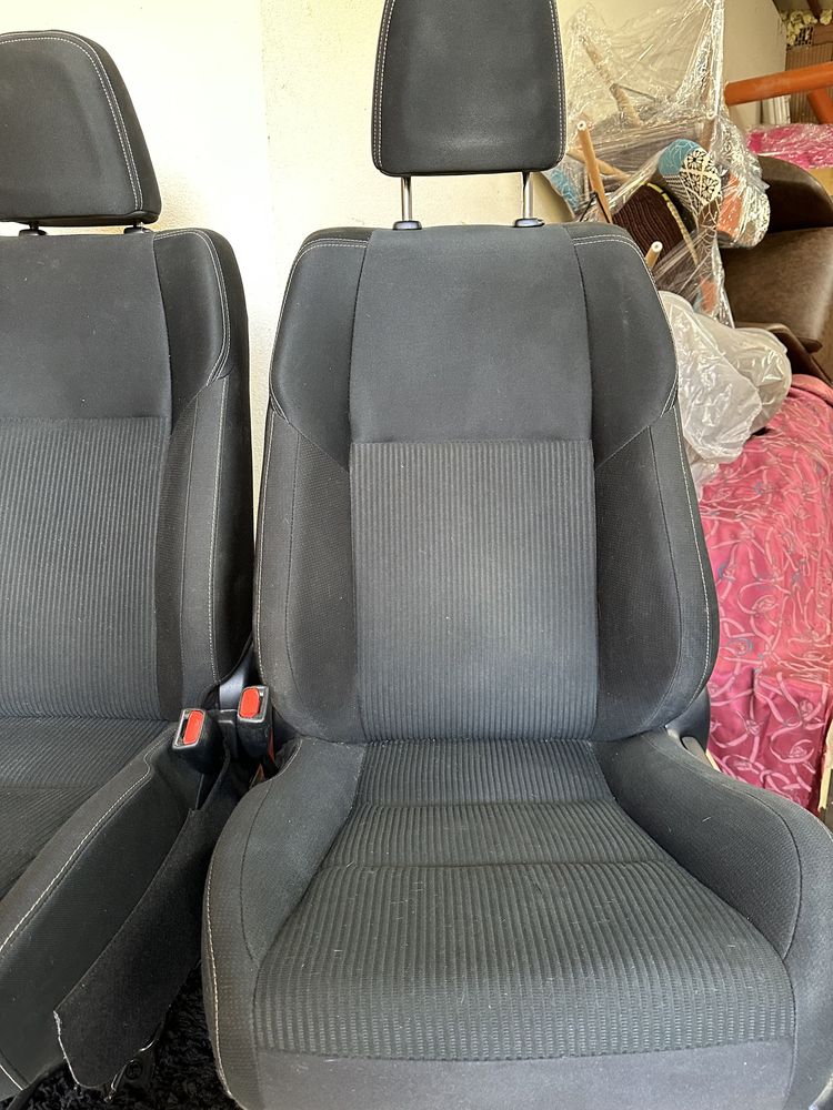 Toyota rav4 седалки