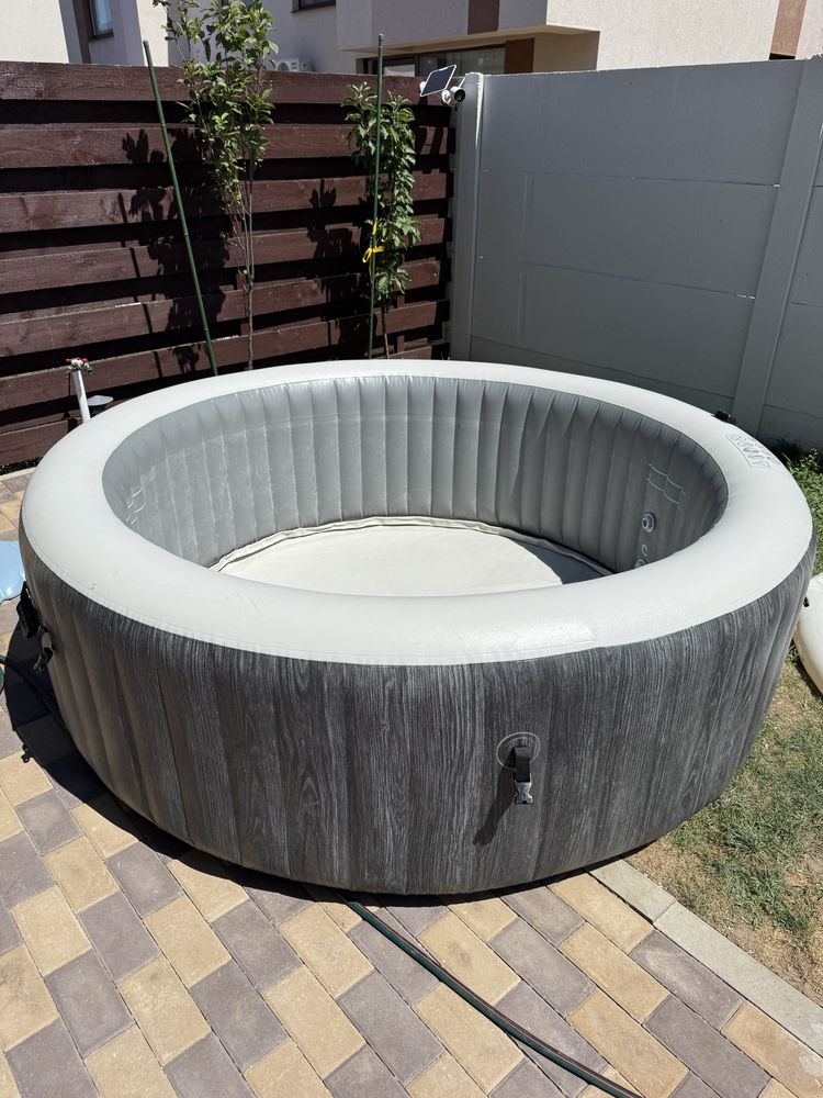 Jacuzzi Spa Intex 6 persoane cu defect reparabil
