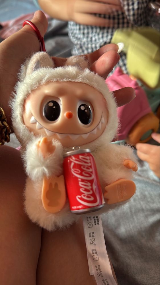 Labubu nou in cutie