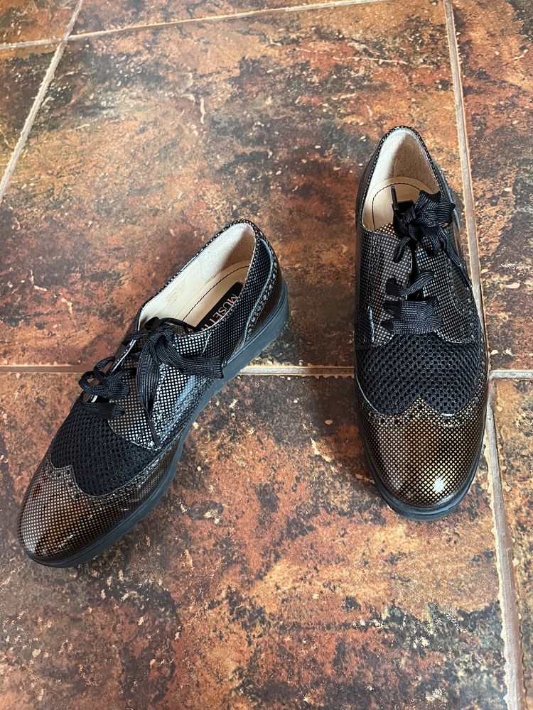 Pantofi negri marca Musette