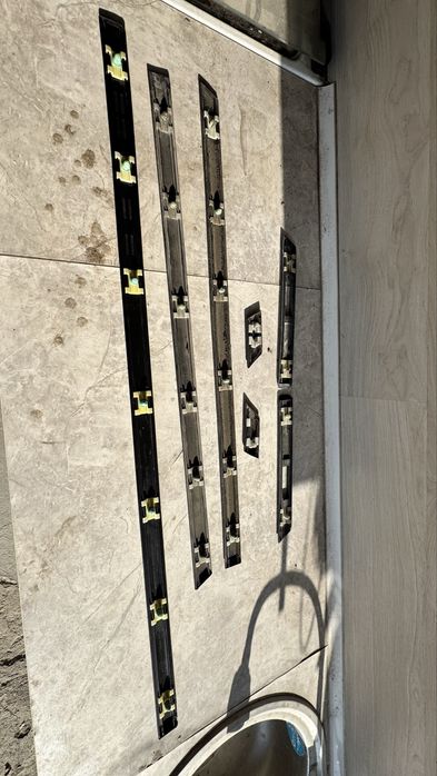 Продам молдинги на BMW e38