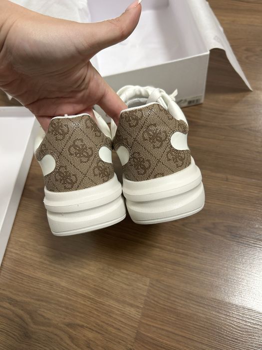 Кецове- сникърси -маратонки GUESS