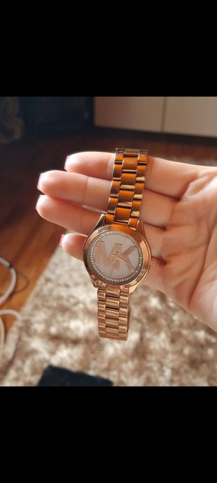 2 ceasuri de vânzare