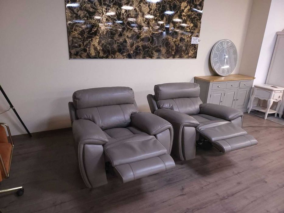 Бежови кожени фотьойли - 2 броя с електрически релакс механизъм