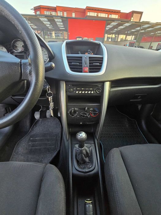 Пежо 207, бензин 1.4