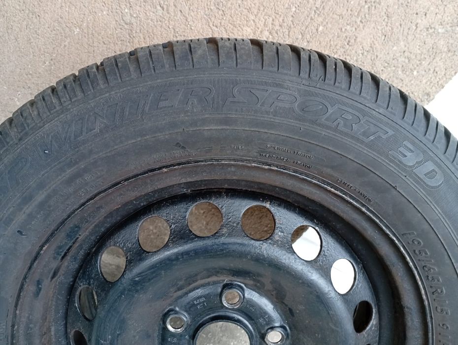 Vând set roti 195/65R15 jante otel se potrivesc pe wv