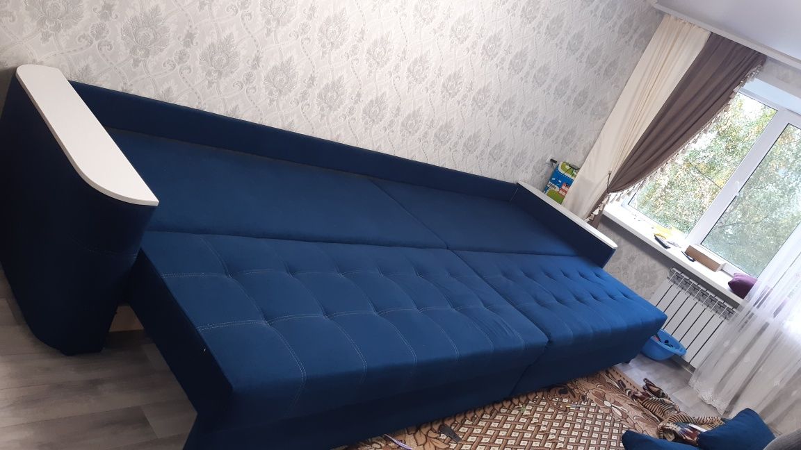 Продам диван 4 метровый