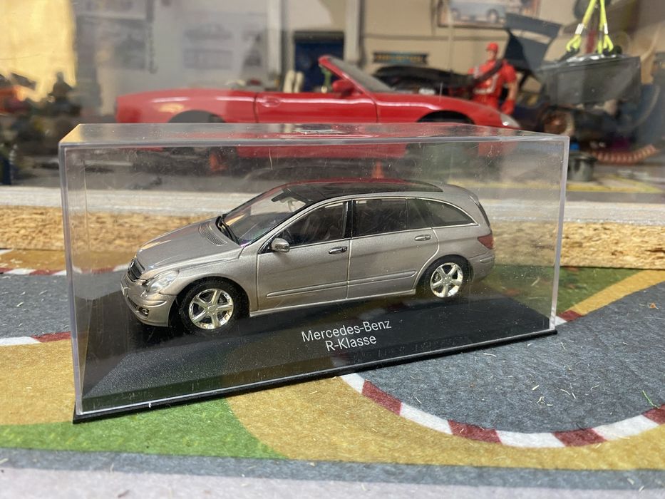 MINICHAMPS MERCEDES-BENZ R-Klasse machetă auto scara 1:43 (11cm)