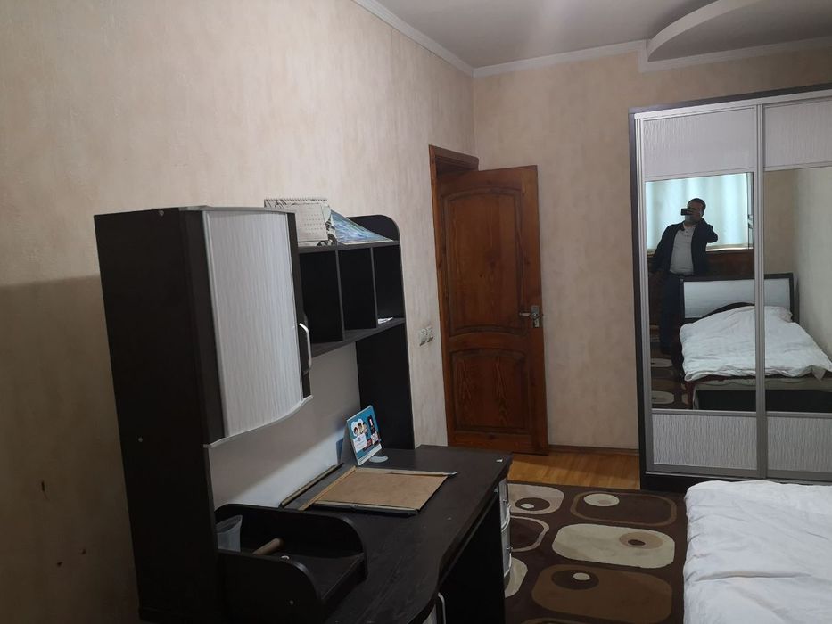 Ойбек метро ёнида 3 хонали квартира ижарага берилади