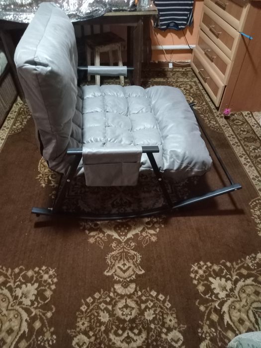 Продам кресло качалка  новое.