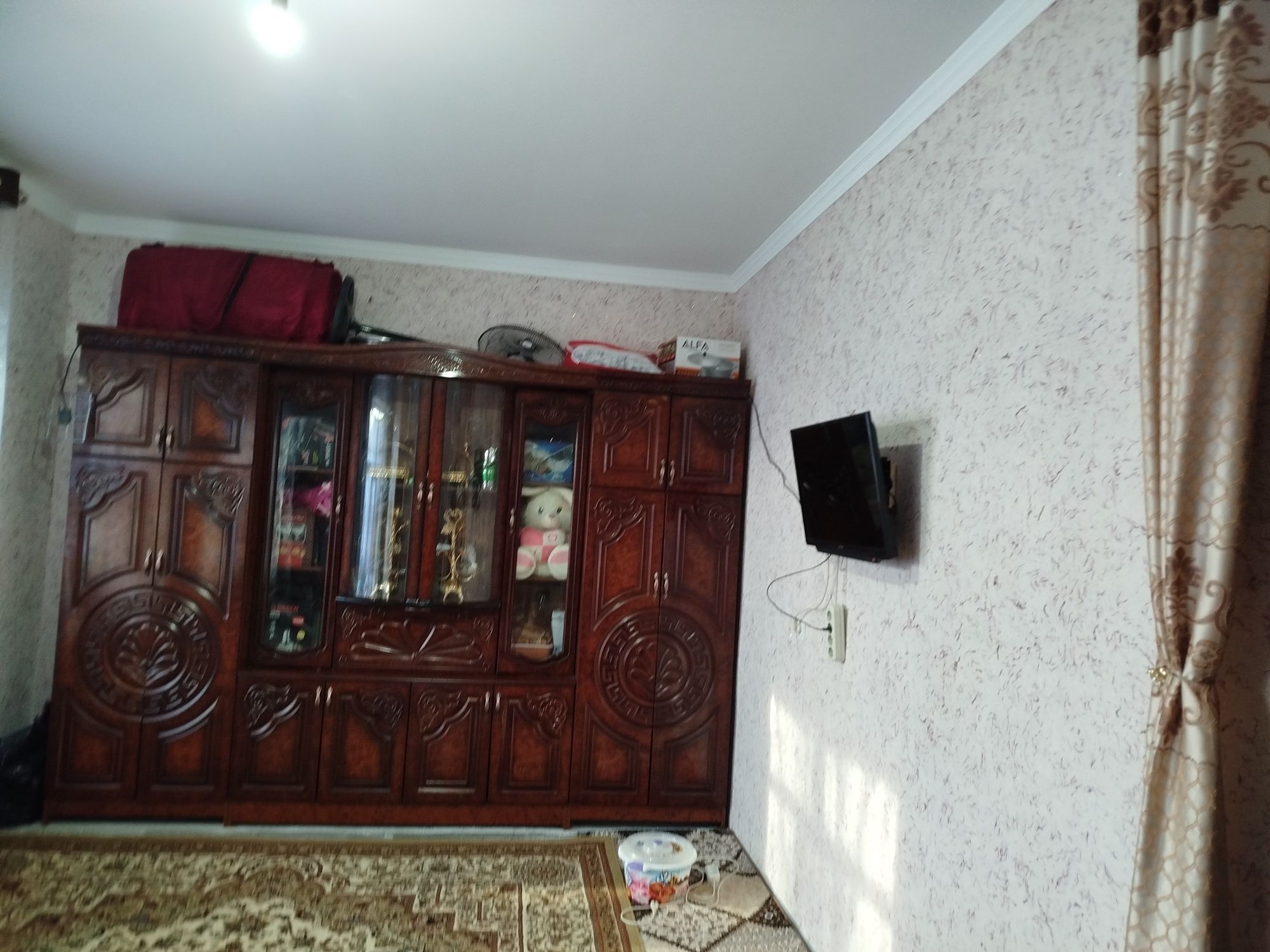 Uy sotiladi maktab yaqin