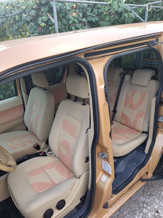 Vând Ford Tourneo Connect