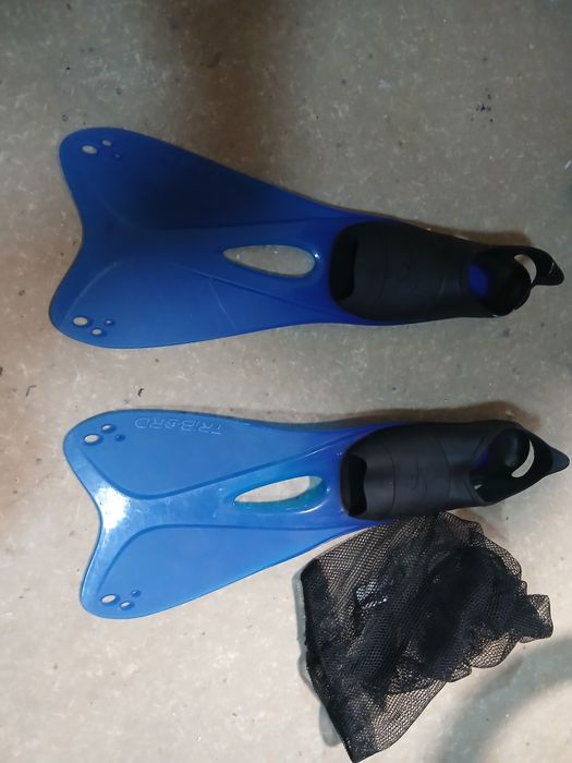 Vand echipament pentru inot mărime 39-40