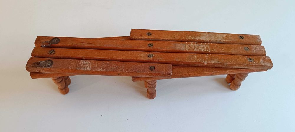 Дървена закачалка