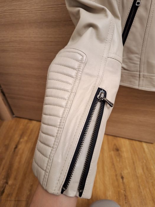 Geaca de piele alba femei