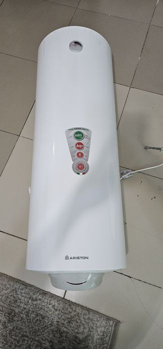 Продам Аристон 150л. Почти новый, работал 3месяца