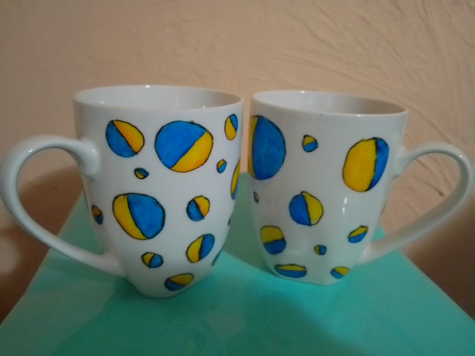 Ръчно рисувани  чаши ,чинии и вази.