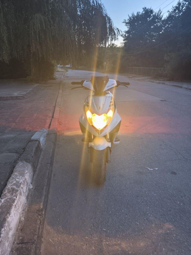 Продавам скутер 50 кубика KEEWAY