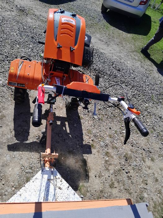 Motocultor cu remorca