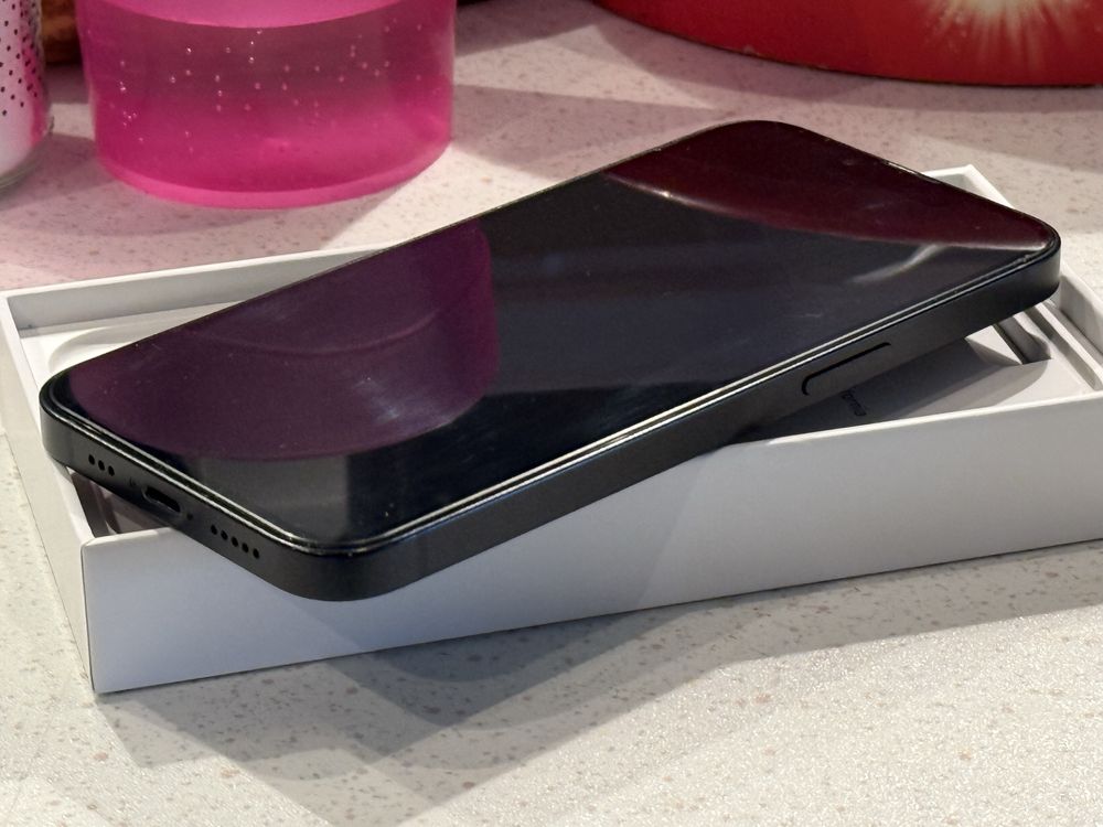 iPhone 13 128GB Black – Перфектен, 88% Батерия!
