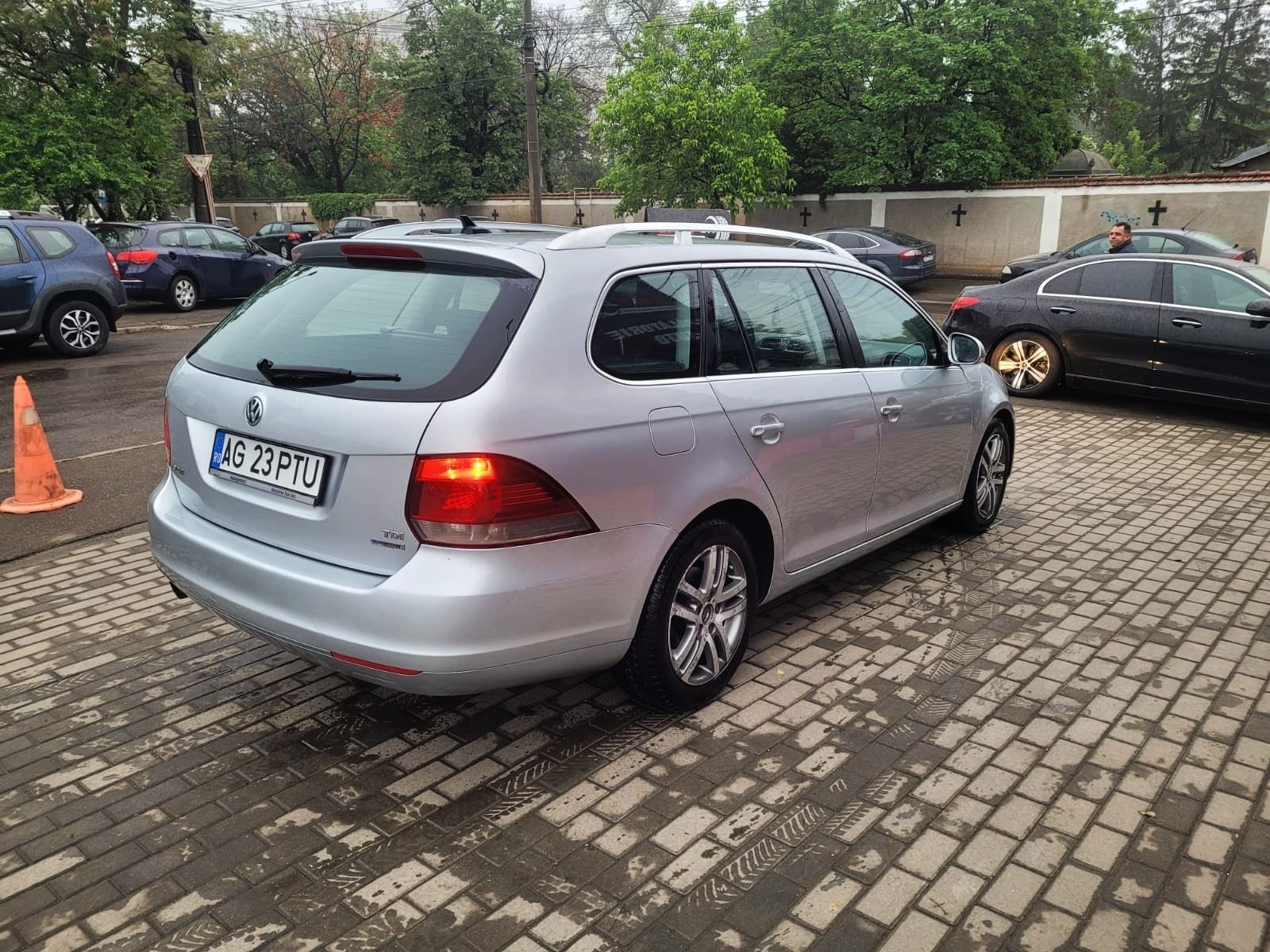 Vând golf 6  an 2011
an 2011
motor 1.6tdi
cutie  automata 7+1
2 cheii