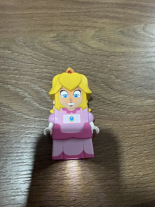 Vand lego princess peach ca noua