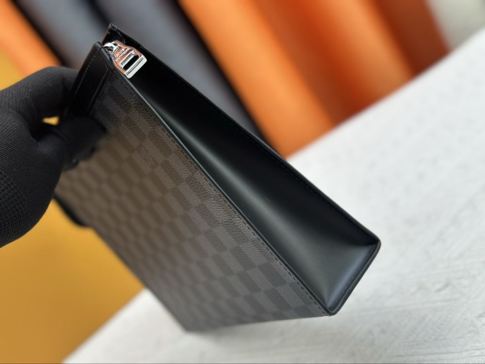 Louis Vuitton Pochette Voyage MM