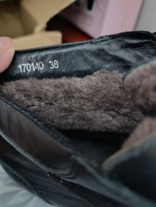 Теплые кожаные женские ботинки на широкую ногу и высокий подъем