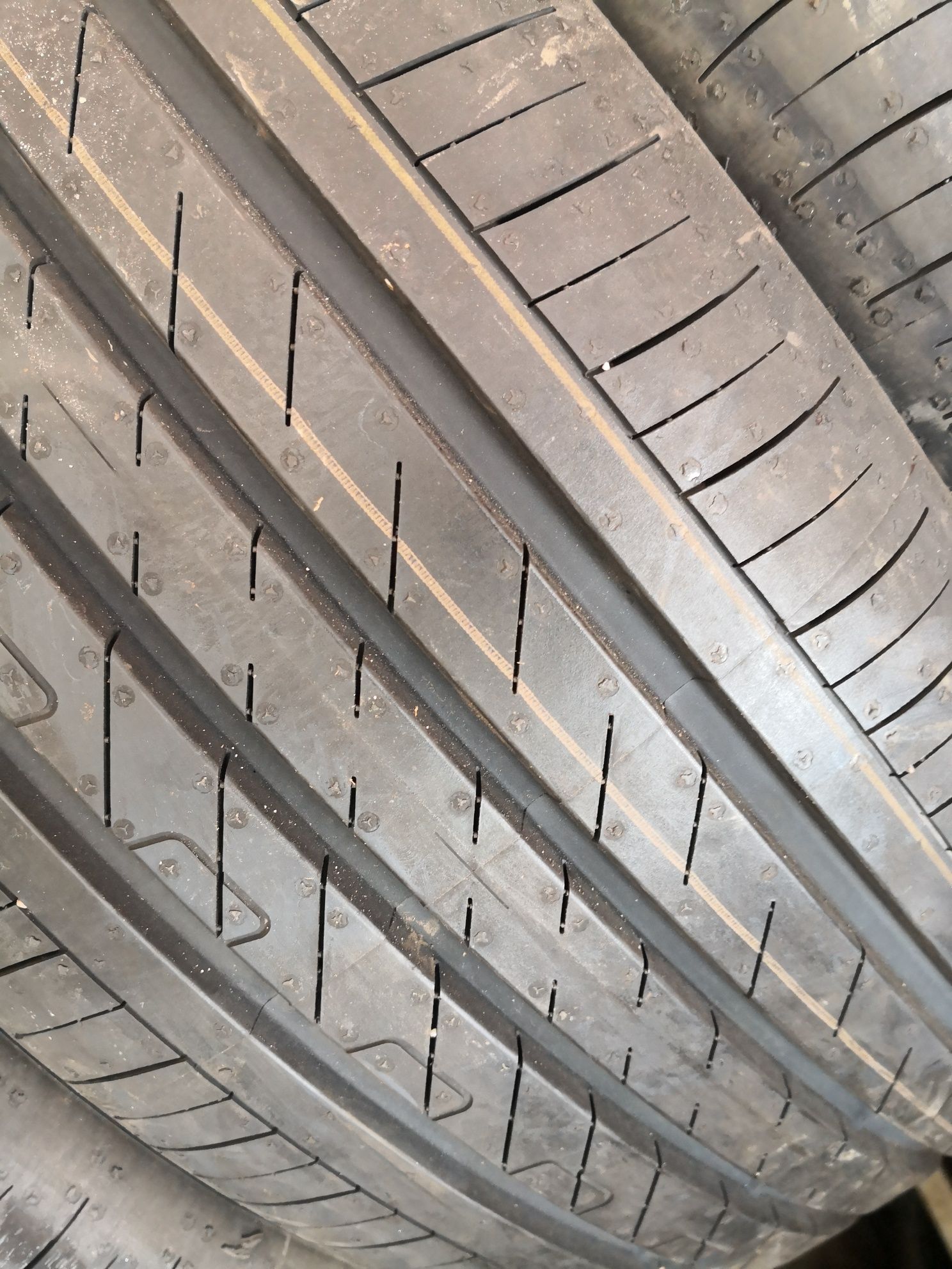 215 50 18 цола нови гуми Goodyear dot 21 24