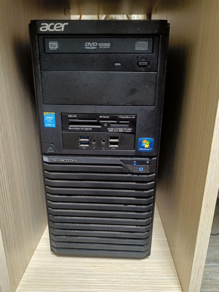 Vând calulator(PC)