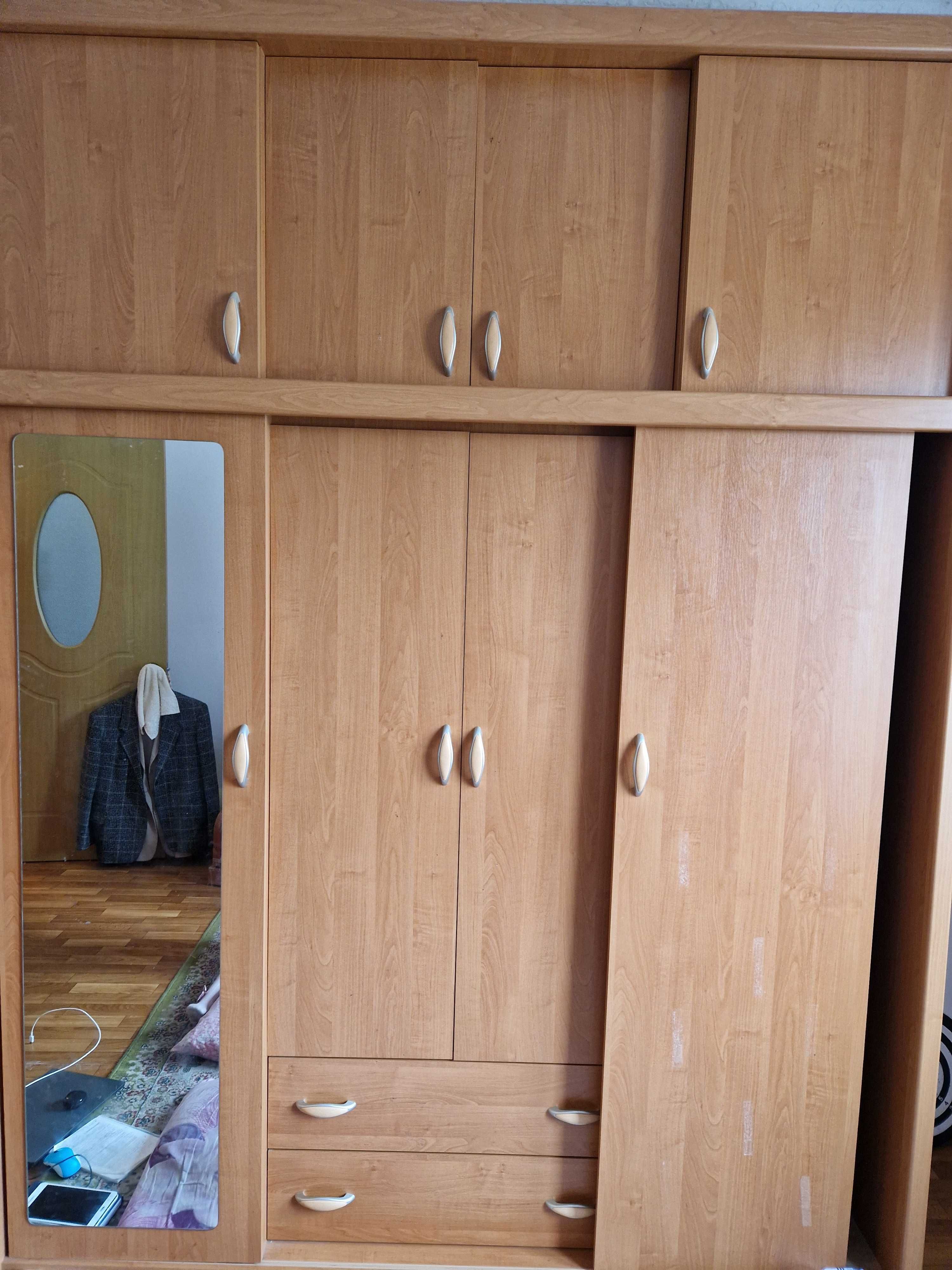 Срочно продаётся шкаф для одежды