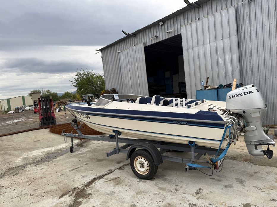 Моторна лодка picton