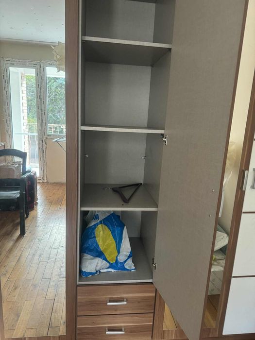 Петкрилен гардероб