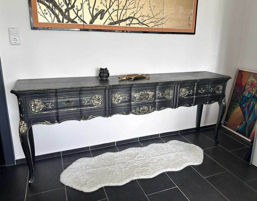 Comodă vintage elegantă în stil Louis XV – restaurată cu rafinament