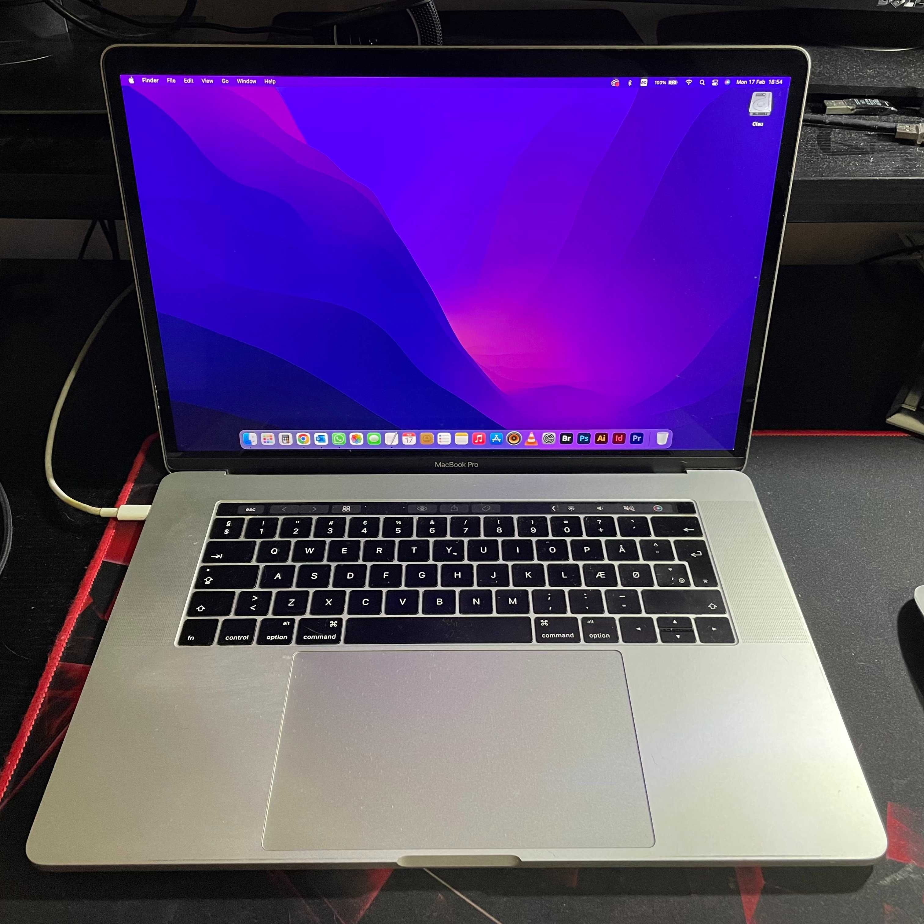Vând MacBook Pro 15” Retina (2016) | i7, 16GB, Radeon | excelent
