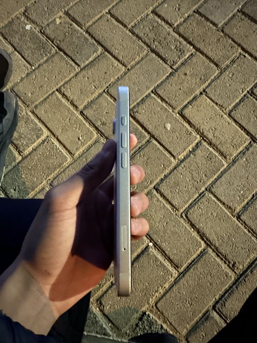 iPhone 16e белый