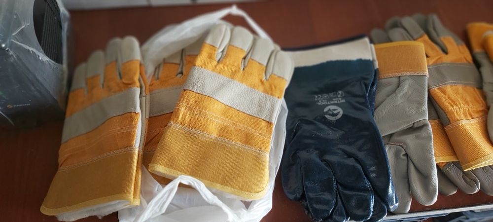 Перчатки рабочие ,плотные всесезонные , зимние