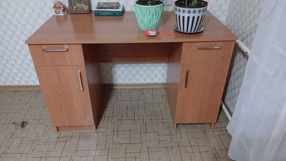 Стол компьютерный